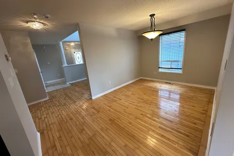 1066 Keswick Court, Oshawa, ON L1K 2V2