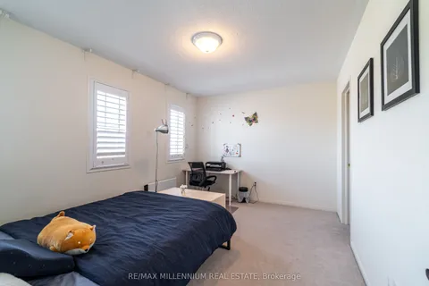 33 Britannia Avenue, Oshawa, ON L1L 0C1