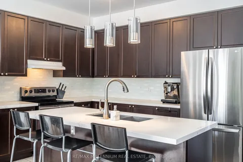 33 Britannia Avenue, Oshawa, ON L1L 0C1