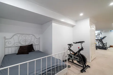 33 Britannia Avenue, Oshawa, ON L1L 0C1