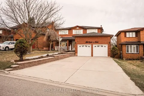 208 Goodman Drive, Oshawa, ON L1J 7V6