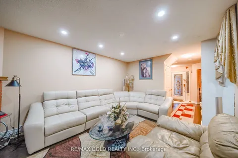 59 Knotty Pine Drive, Whitby, ON L1R 2H2