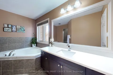 1822 Parkhurst Crescent, Pickering, ON L1X 0B1