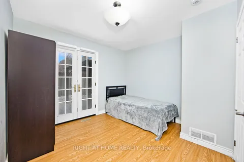 16 Grovenest Drive, Toronto, ON M1E 4J3
