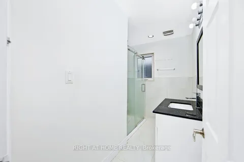 16 Grovenest Drive, Toronto, ON M1E 4J3