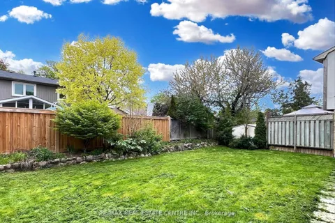 25 Ivanic Court, Whitby, ON L1N 6E3