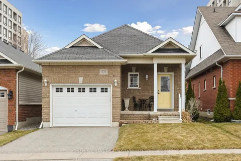1222 Macinally Court, Oshawa, ON L1K 0B8