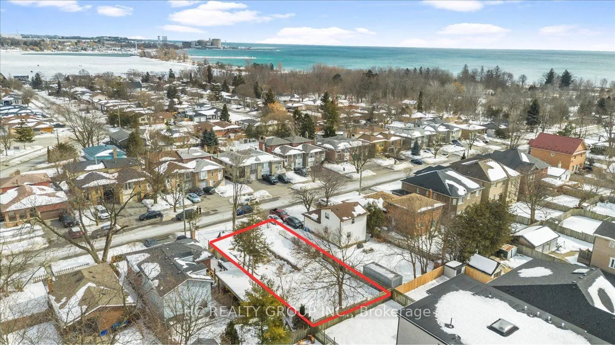 692 West Shore Boulevard, Pickering, ON L1W 2T9