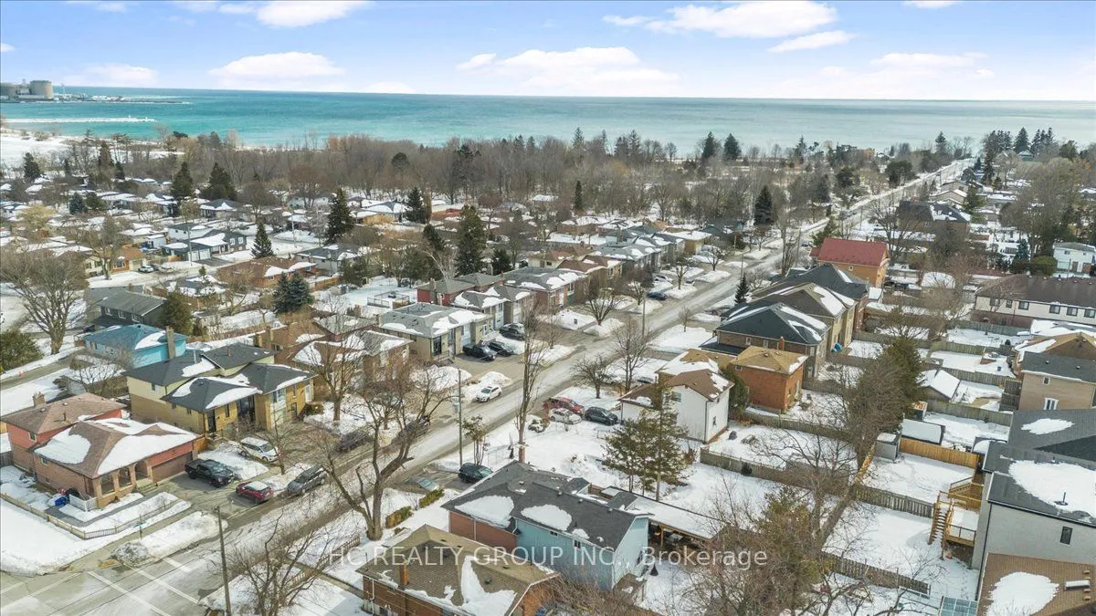 692 West Shore Boulevard, Pickering, ON L1W 2T9