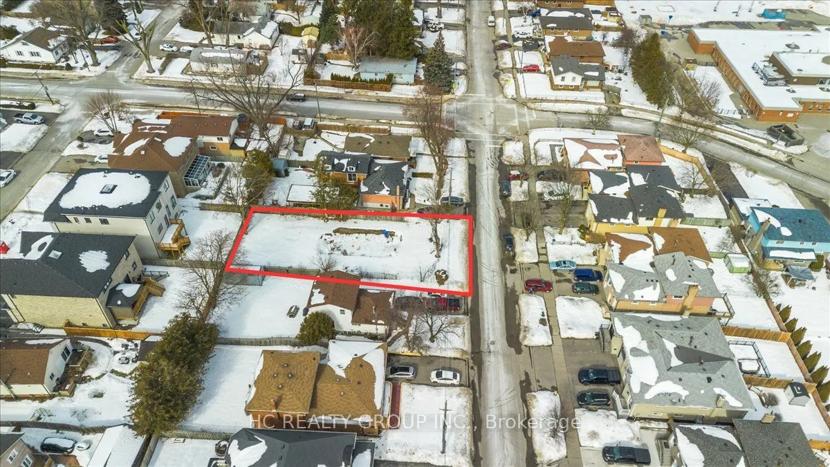 692 West Shore Boulevard, Pickering, ON L1W 2T9