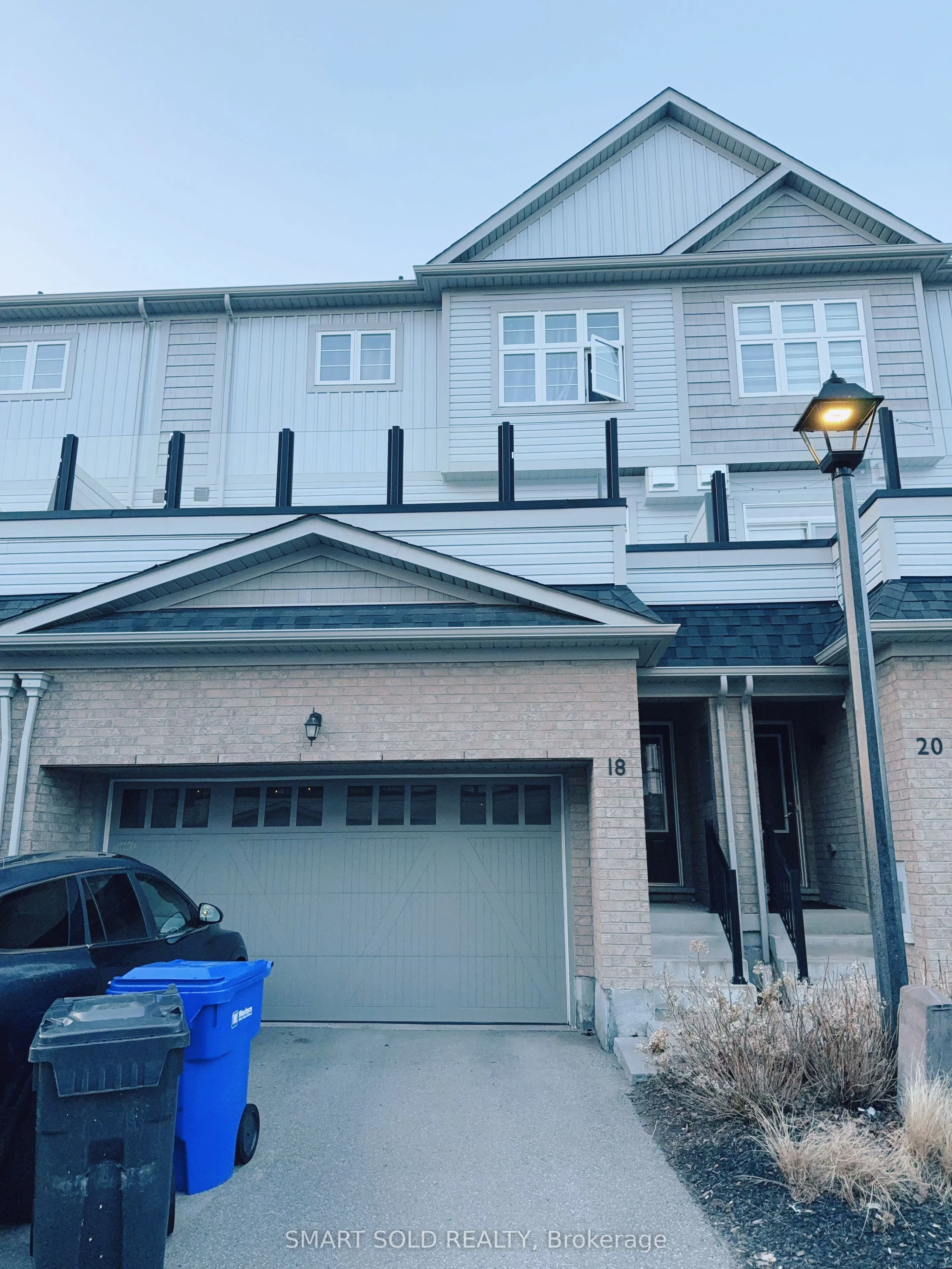 18 Cornerside Way, Whitby, ON L1M 0L8