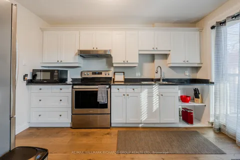 159 Bellefair Avenue, Toronto, ON M4L 3V1