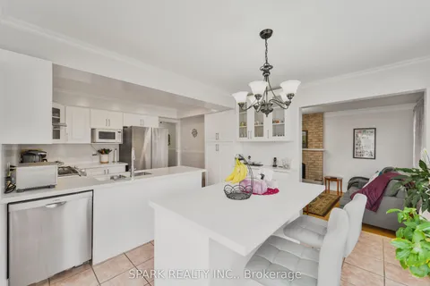 547 Peggoty Circle, Oshawa, ON L1K 2C4