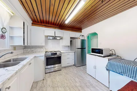 74 Wantanopa Crescent, Toronto, ON M1H 2B4