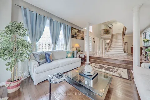 173 Ravenscroft Road, Ajax, ON L1T 3K5