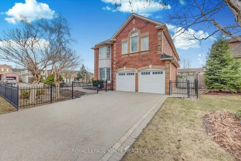 173 Ravenscroft Road, Ajax, ON L1T 3K5