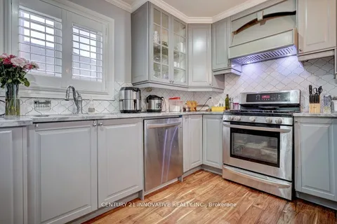 24 Leahurst Drive, Toronto, ON M1L 2C2