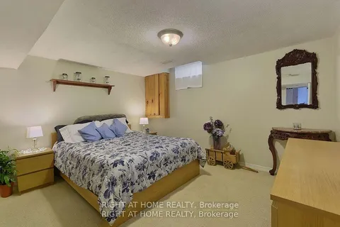 884 Southgate Drive, Oshawa, ON L1H 7Z9