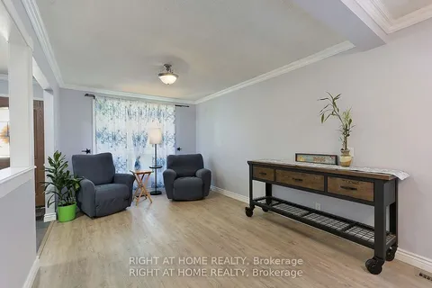 884 Southgate Drive, Oshawa, ON L1H 7Z9