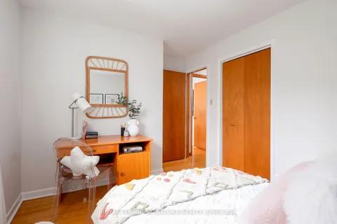 22 Merkley Square, Toronto, ON M1G 2Y4