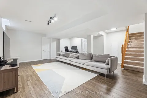 92 Longueuil Place, Whitby, ON L1R 3H1