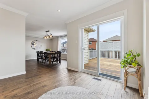 92 Longueuil Place, Whitby, ON L1R 3H1