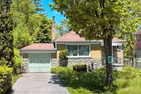 12 Chatterton Boulevard, Toronto, ON M1M 2G2