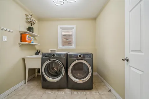 625 Autumnwood Trail, Oshawa, ON L1K 3A9