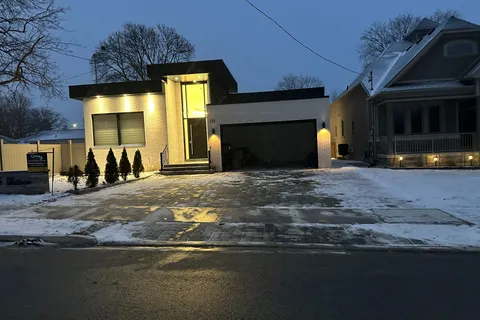 125 Watson Street, Whitby, ON L1N 1A4