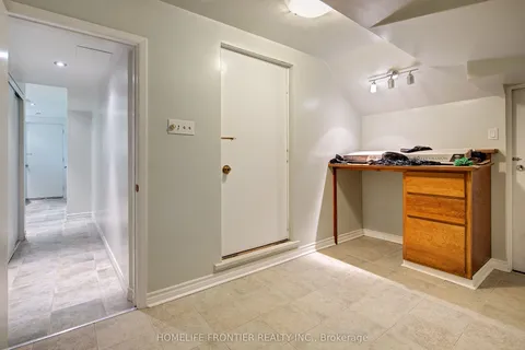 541 Rouge Hills Drive, Toronto, ON M1C 2Z9
