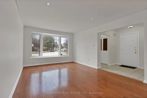 11 Dunsdale Square, Toronto, ON M1S 2L7