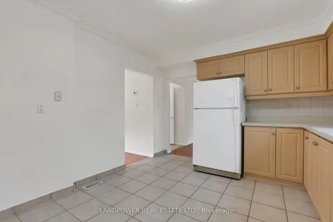 11 Dunsdale Square, Toronto, ON M1S 2L7