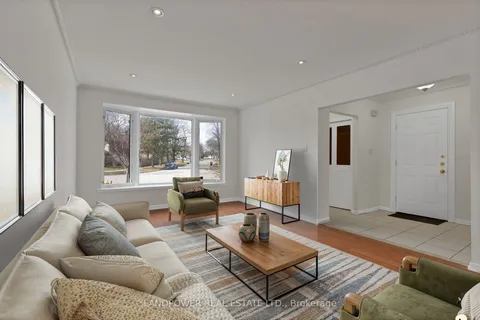11 Dunsdale Square, Toronto, ON M1S 2L7