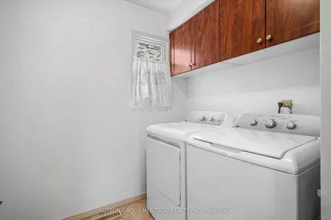 943 Gablehurst Crescent, Pickering, ON L1V 5G6