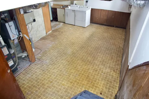 29 North Woodrow Boulevard, Toronto, ON M1K 1W2
