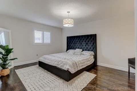 7 Steele Valley Court, Whitby, ON L1R 2M4