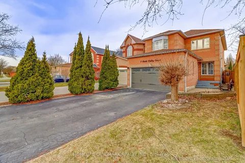7 Steele Valley Court, Whitby, ON L1R 2M4