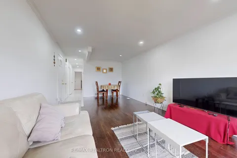 43 GRAYLEE Avenue, Toronto, ON M1J 1M7