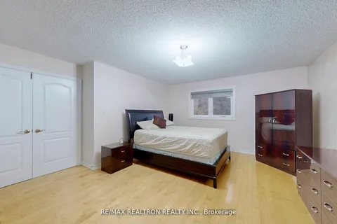 1139 Gossamer Drive, Pickering, ON L1X 2T8