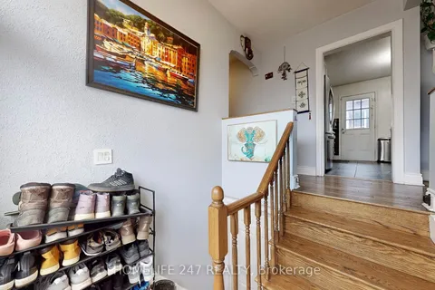 53 Seminole Avenue, Toronto, ON M1J 1N2