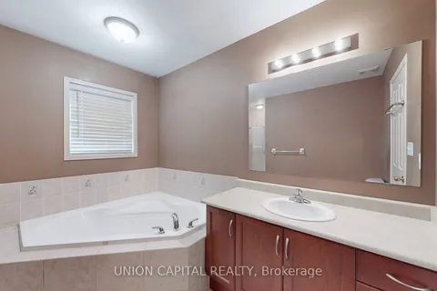 731 Brasswinds Trail, Oshawa, ON L1K 2Z1