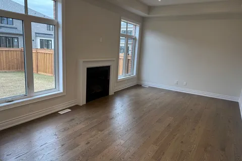 13 Brabin Circle, Whitby, ON L1P 0C1