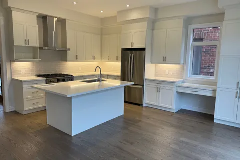 13 Brabin Circle, Whitby, ON L1P 0C1