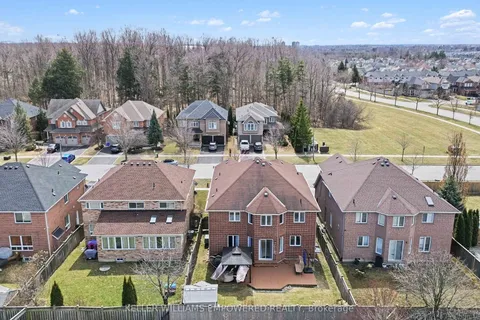 74 Twin Streams Road, Whitby, ON L1P 0A4