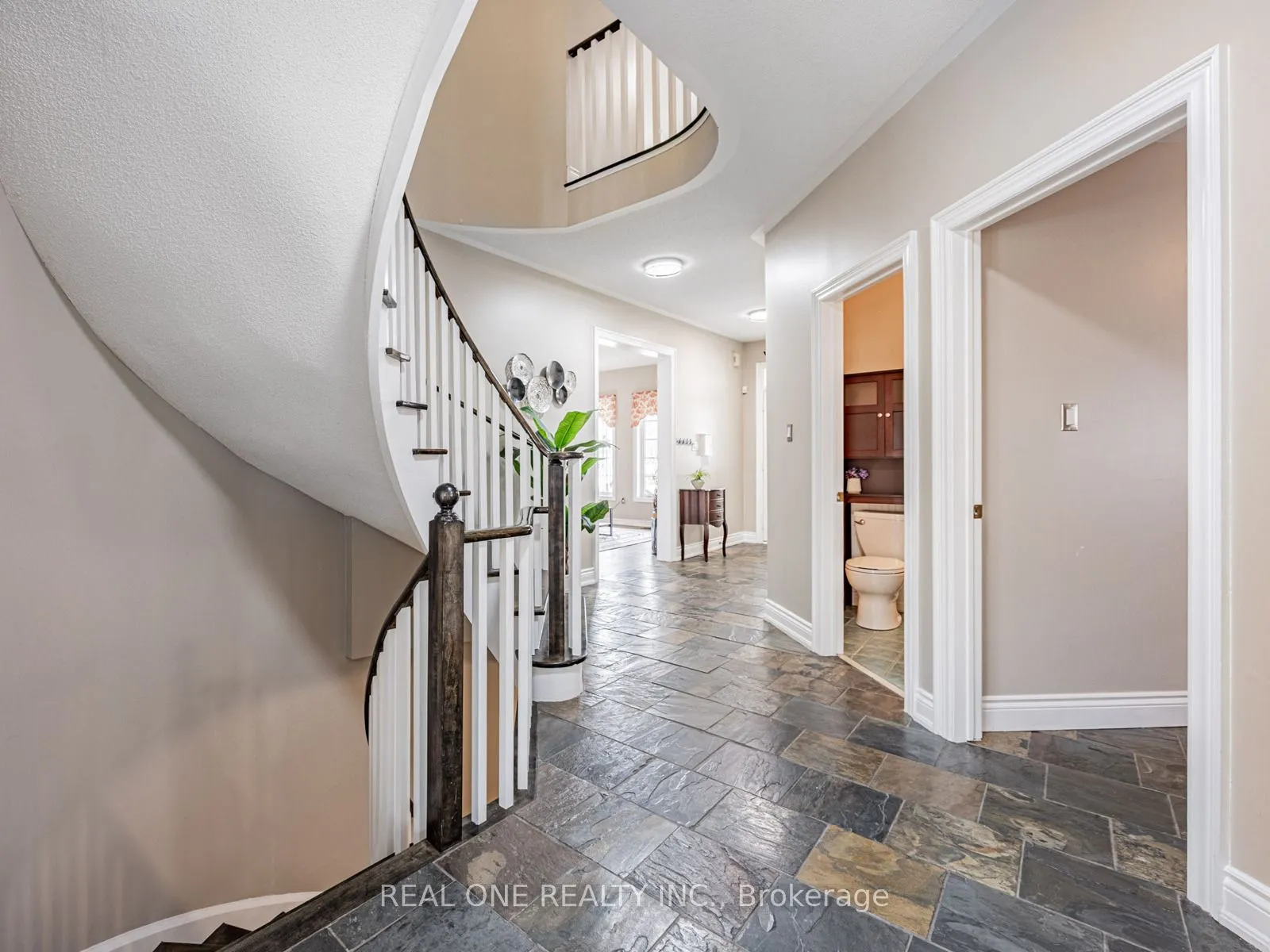 51 Hanson Crescent, Whitby, ON L1M 2K9