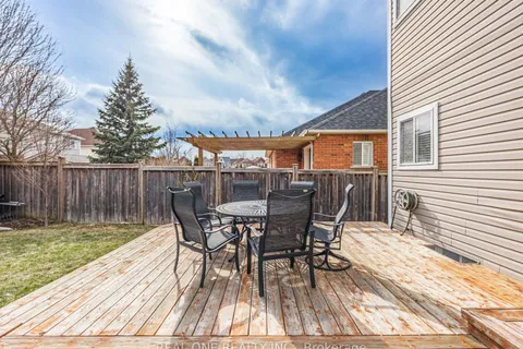 51 Hanson Crescent, Whitby, ON L1M 2K9