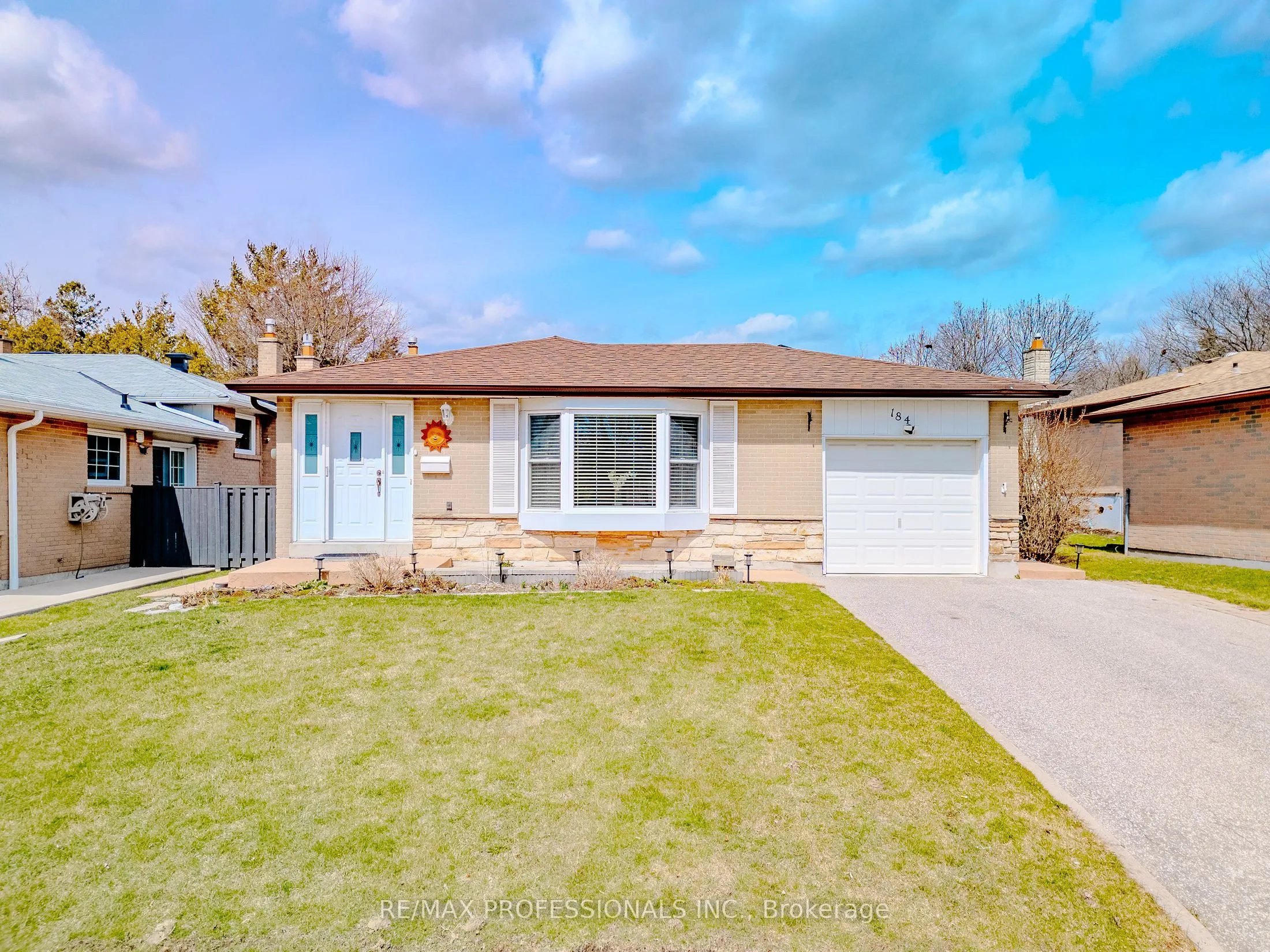 184 Oakmeadow Boulevard, Toronto, ON M1E 4H6