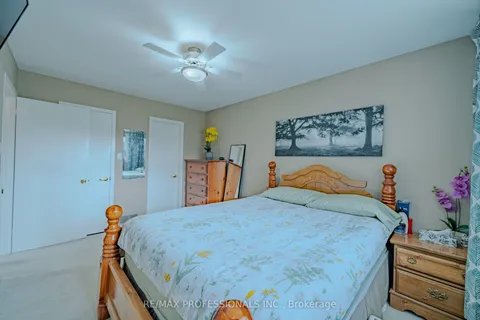 184 Oakmeadow Boulevard, Toronto, ON M1E 4H6