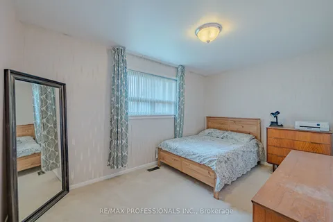 184 Oakmeadow Boulevard, Toronto, ON M1E 4H6