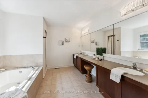 794 Hanmore Court, Oshawa, ON L1K 0C5